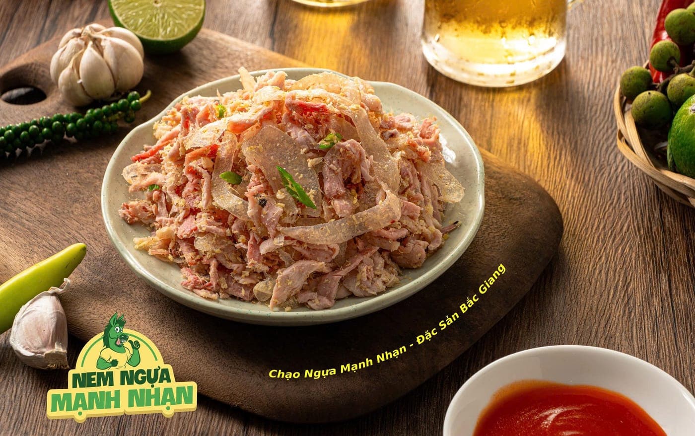 Nem chạo ngựa trên thớt gỗ
